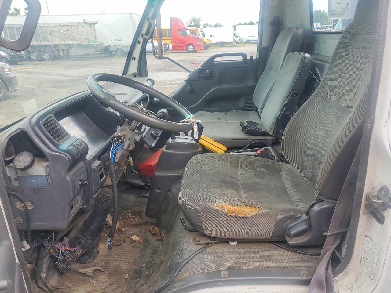 2004 ISUZU NPR