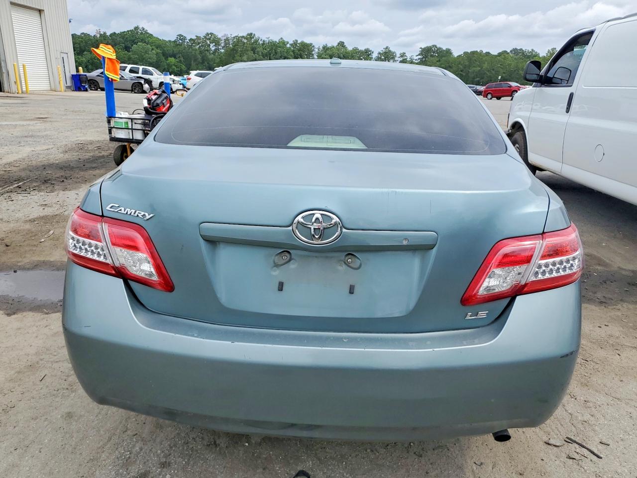 2011 TOYOTA CAMRY