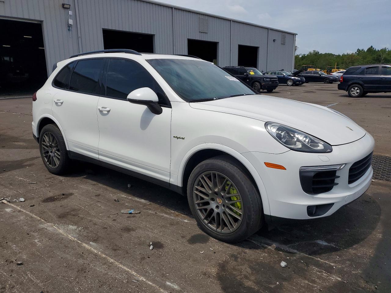 2017 PORSCHE CAYENNE