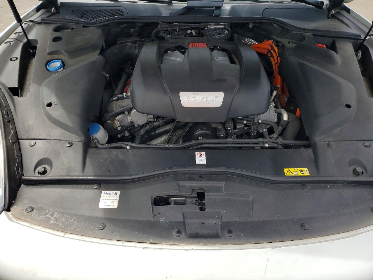 2017 PORSCHE CAYENNE