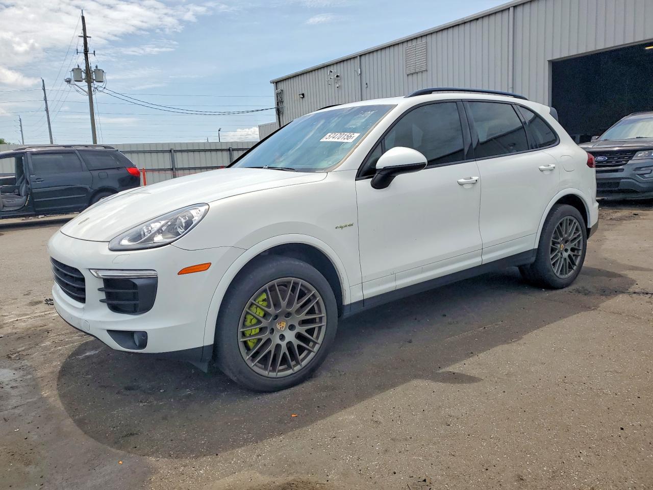 2017 PORSCHE CAYENNE