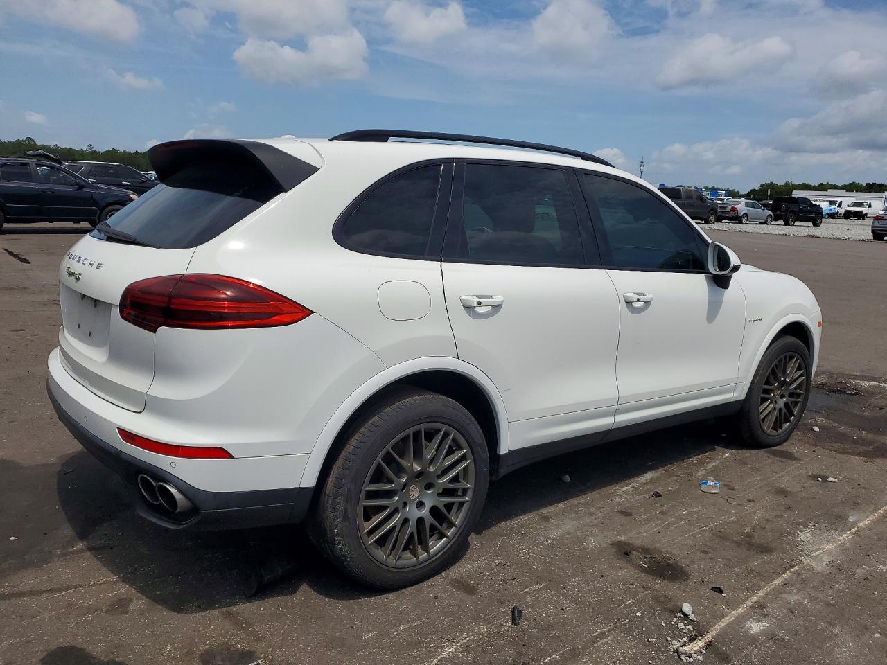2017 PORSCHE CAYENNE