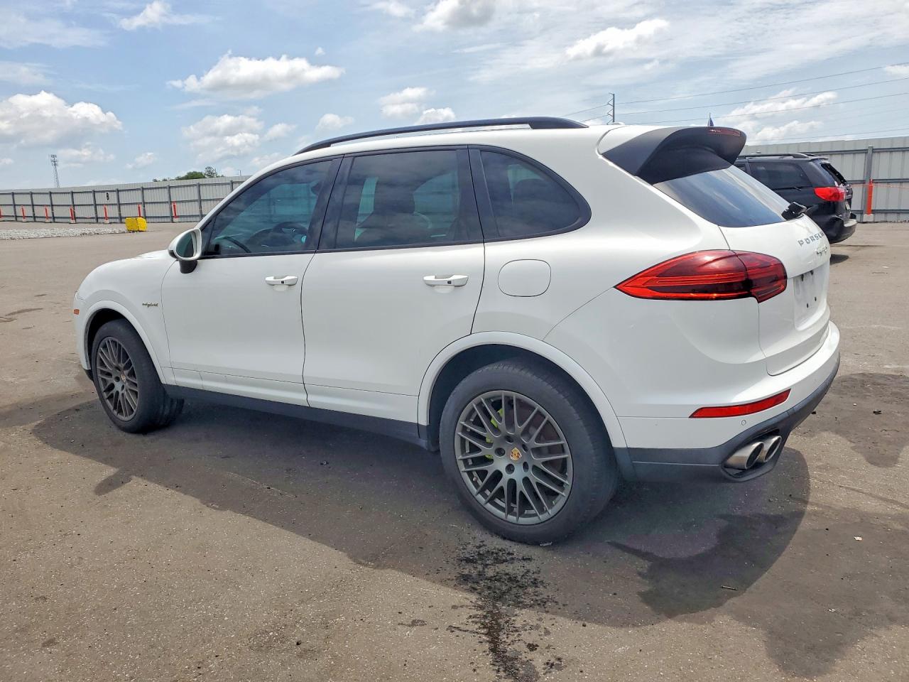 2017 PORSCHE CAYENNE