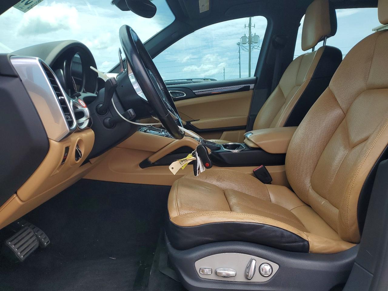 2017 PORSCHE CAYENNE