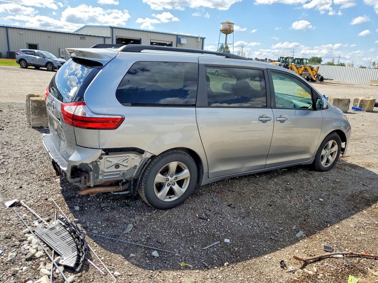 2016 TOYOTA SIENNA