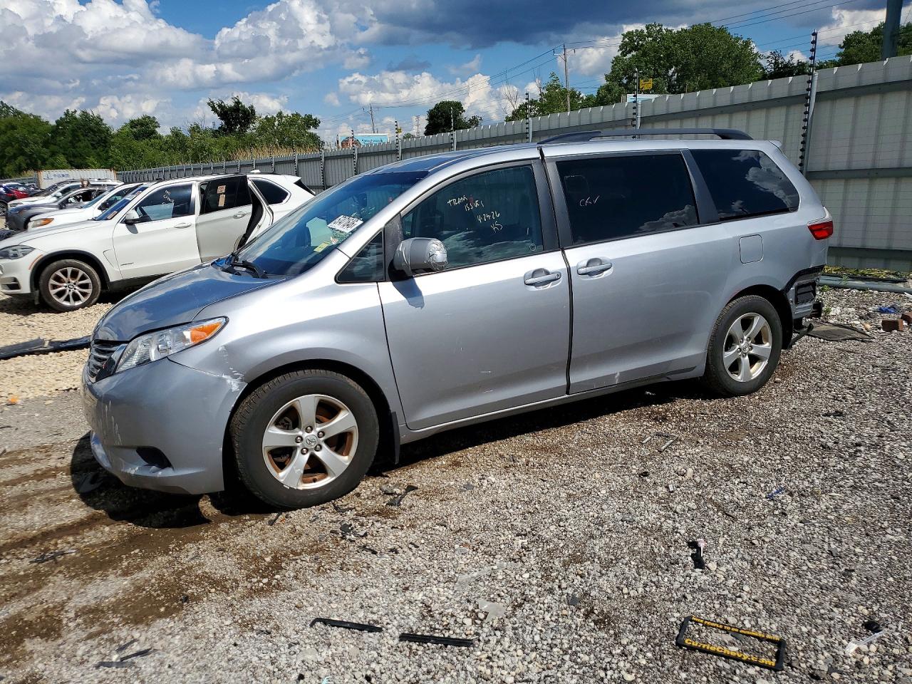 2016 TOYOTA SIENNA