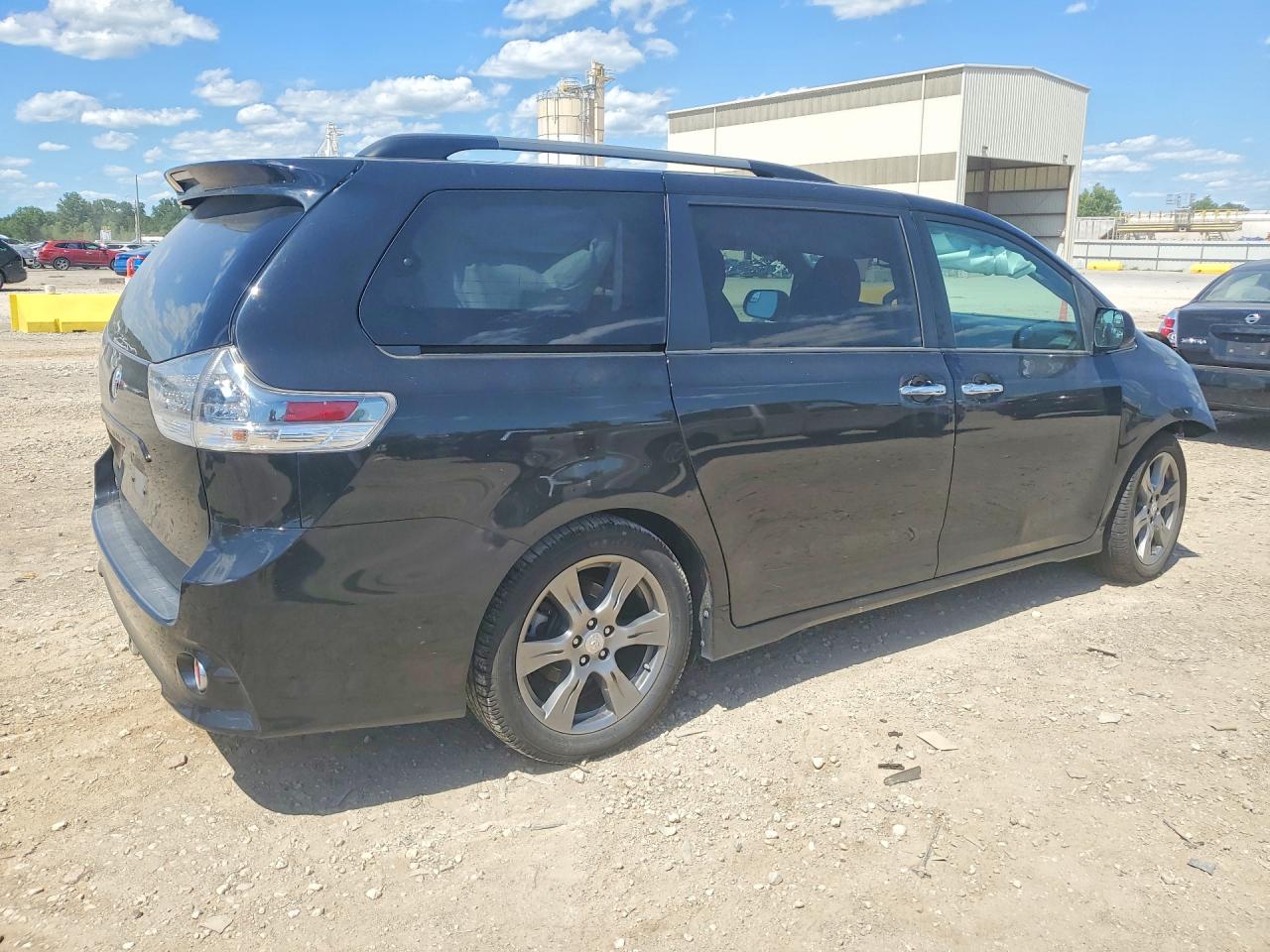 2017 TOYOTA SIENNA
