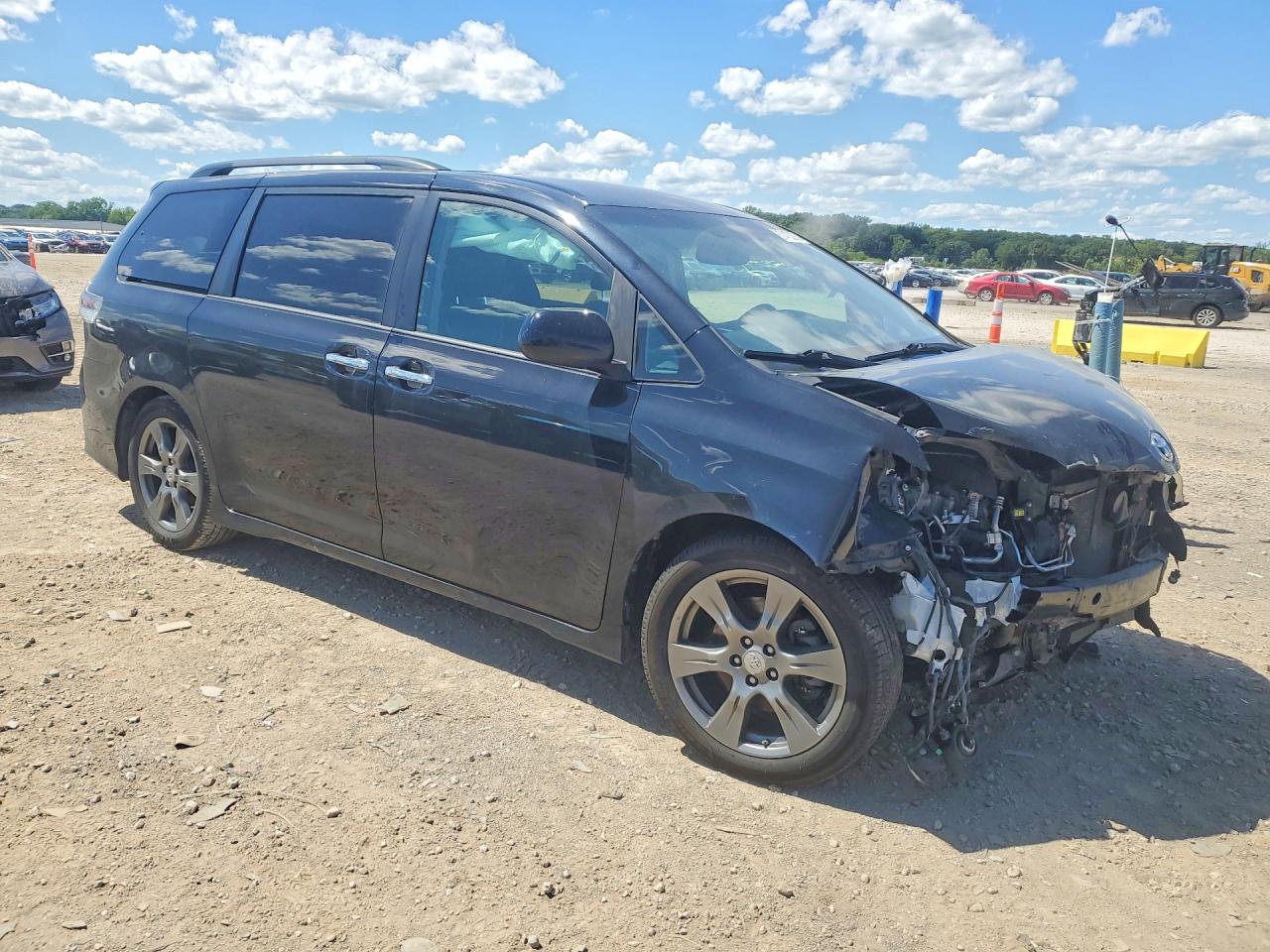 2017 TOYOTA SIENNA
