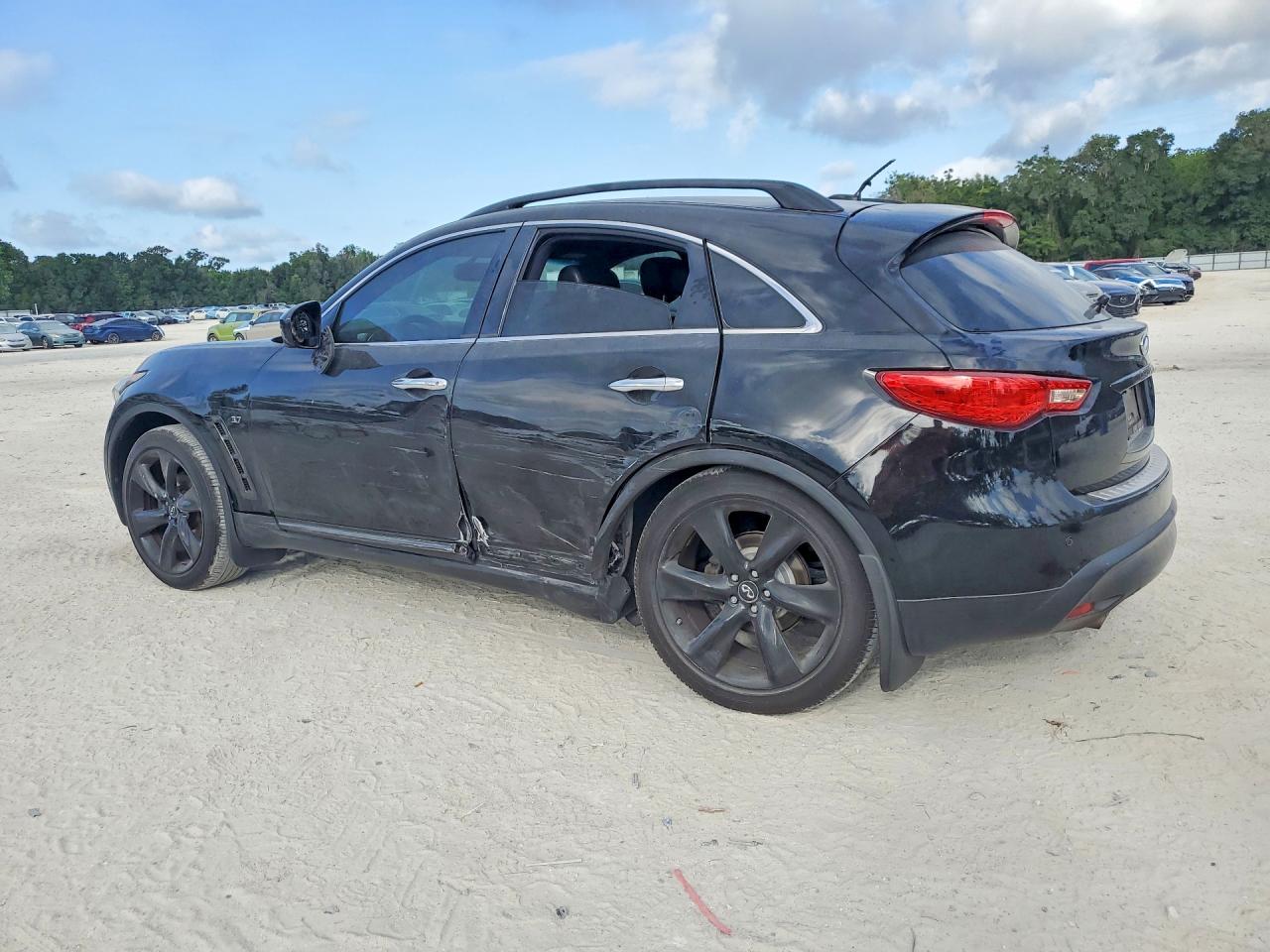 2016 INFINITI QX70
