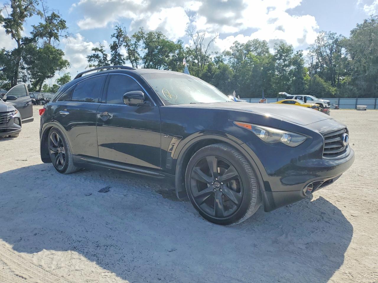 2016 INFINITI QX70