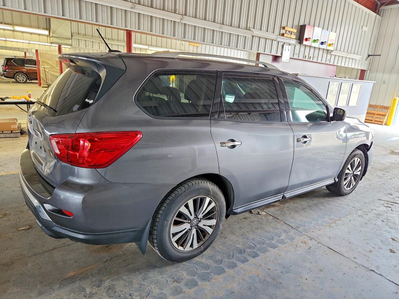 2017 NISSAN PATHFINDER