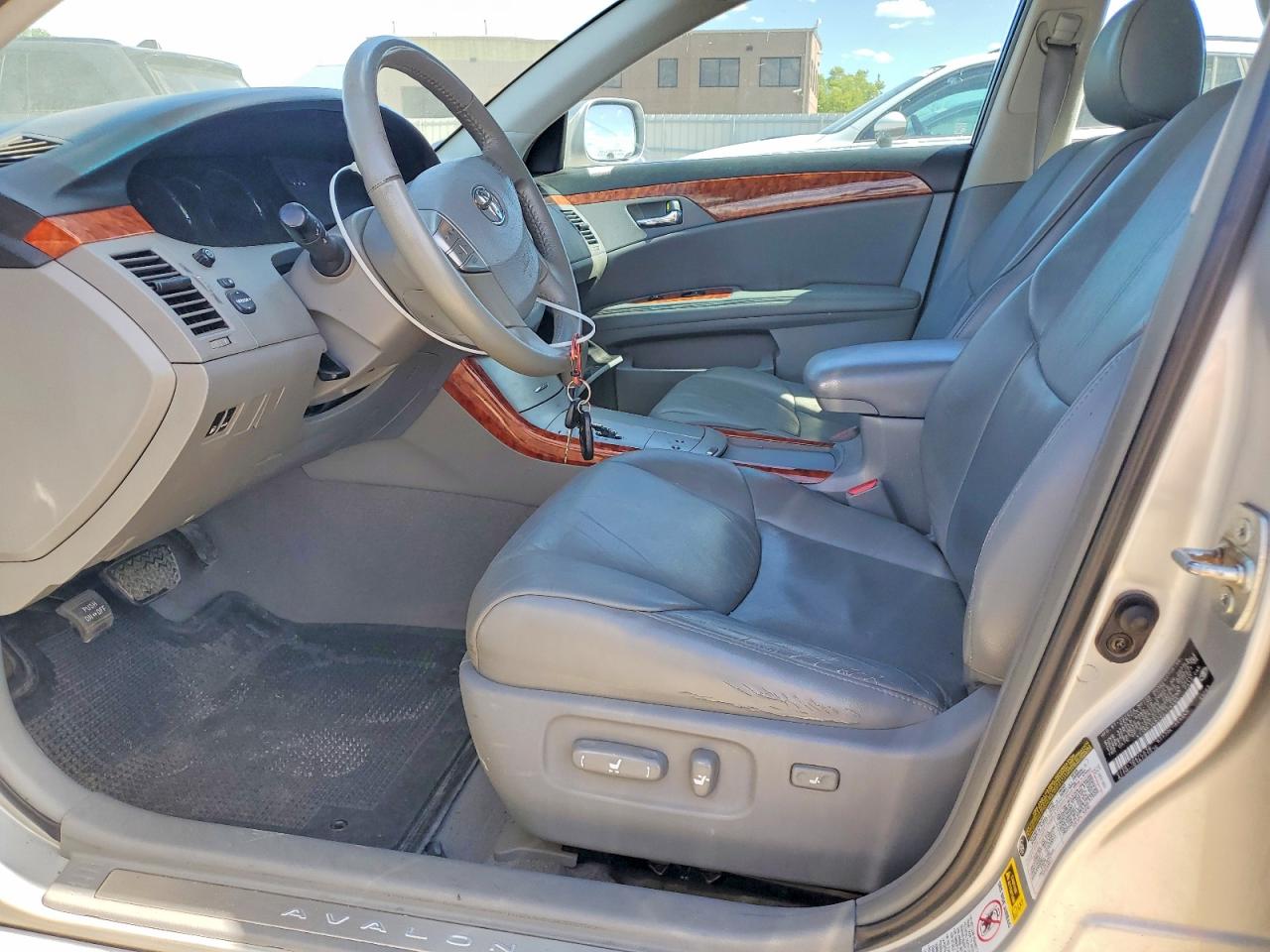 2006 TOYOTA AVALON