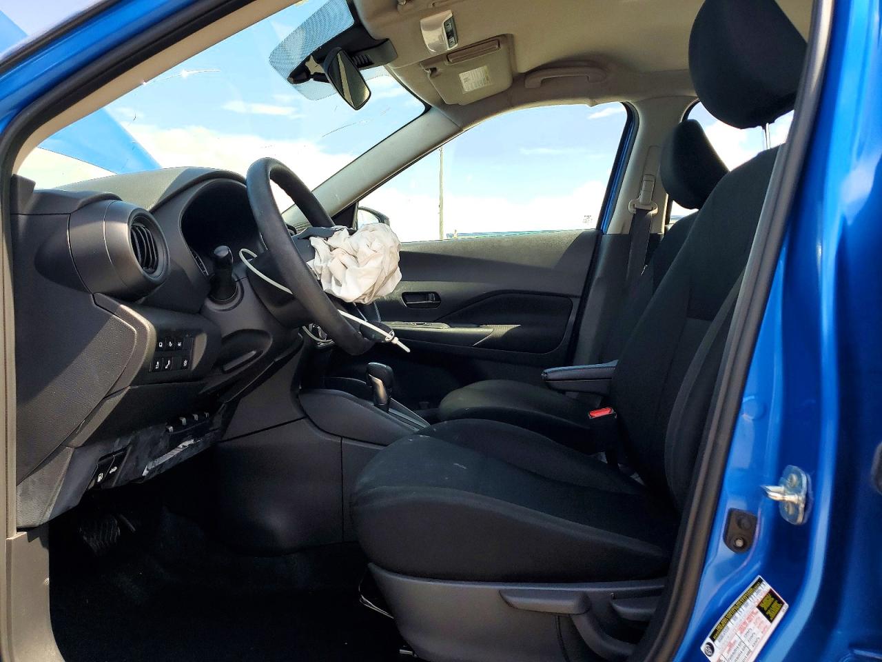2024 NISSAN KICKS