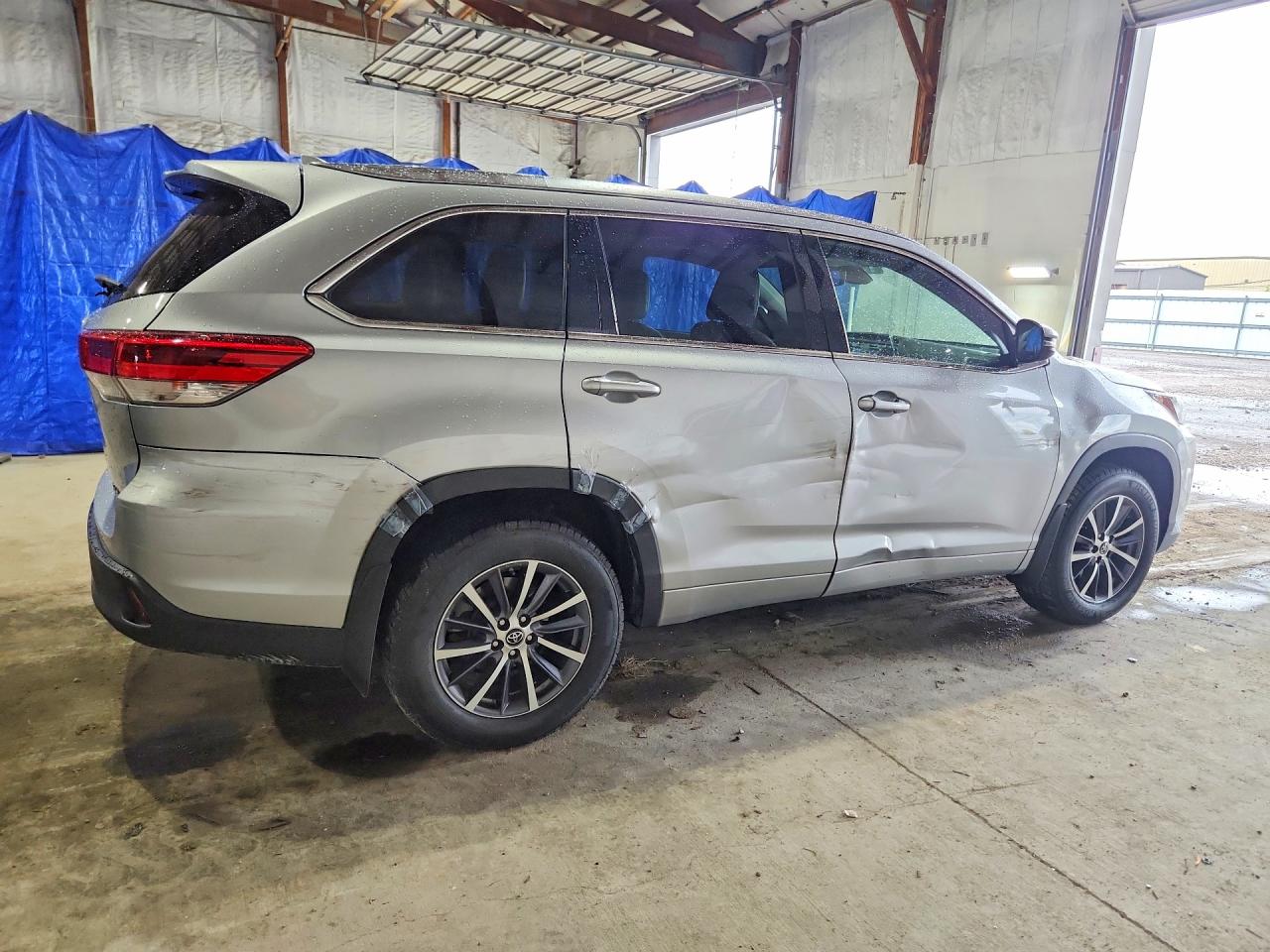 2017 TOYOTA HIGHLANDER