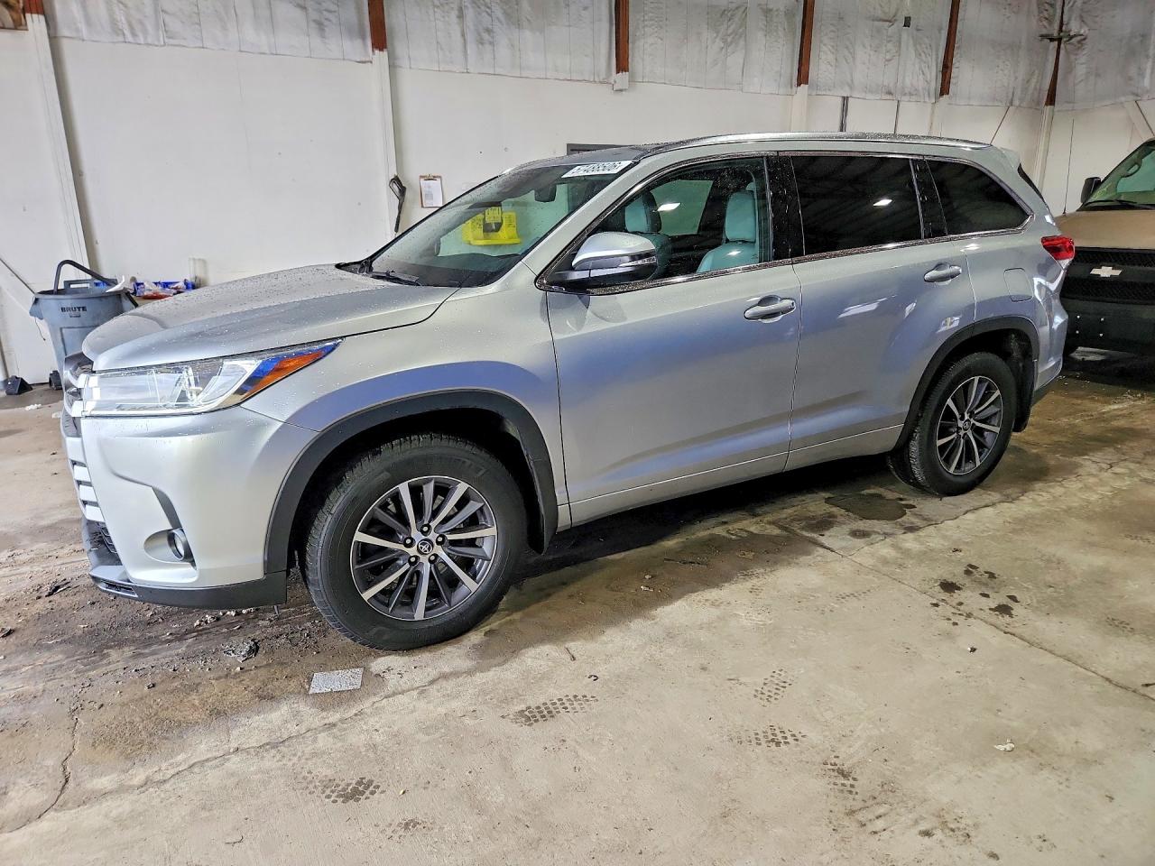 2017 TOYOTA HIGHLANDER