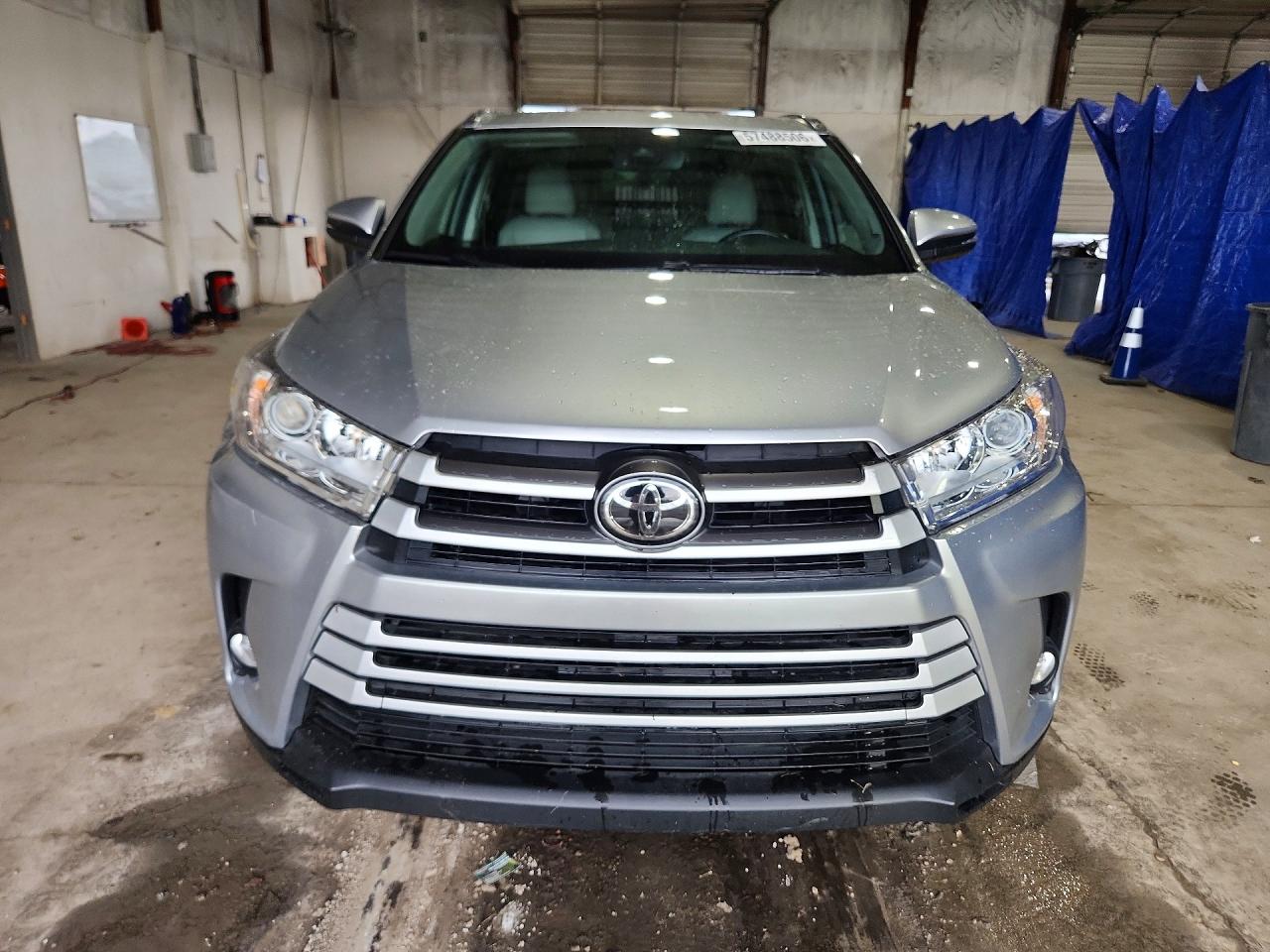 2017 TOYOTA HIGHLANDER
