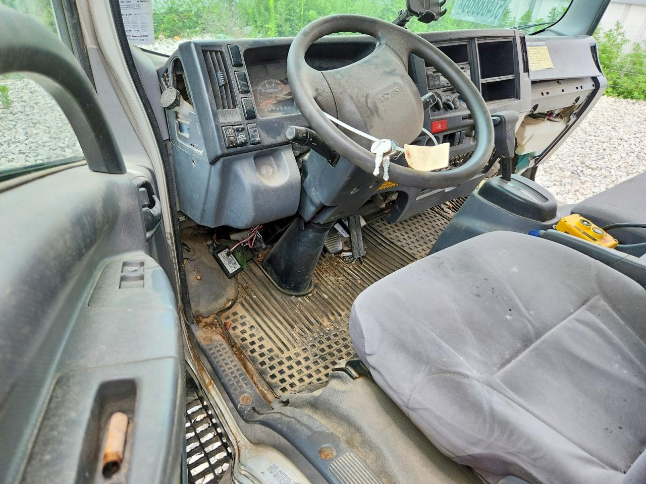 2017 ISUZU NPR