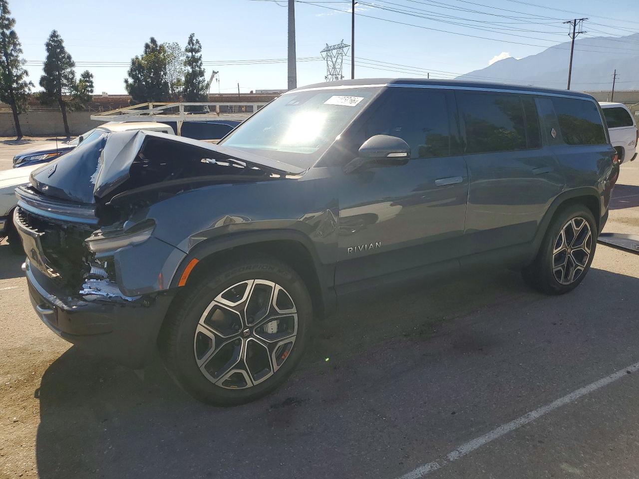 2025 RIVIAN RIS