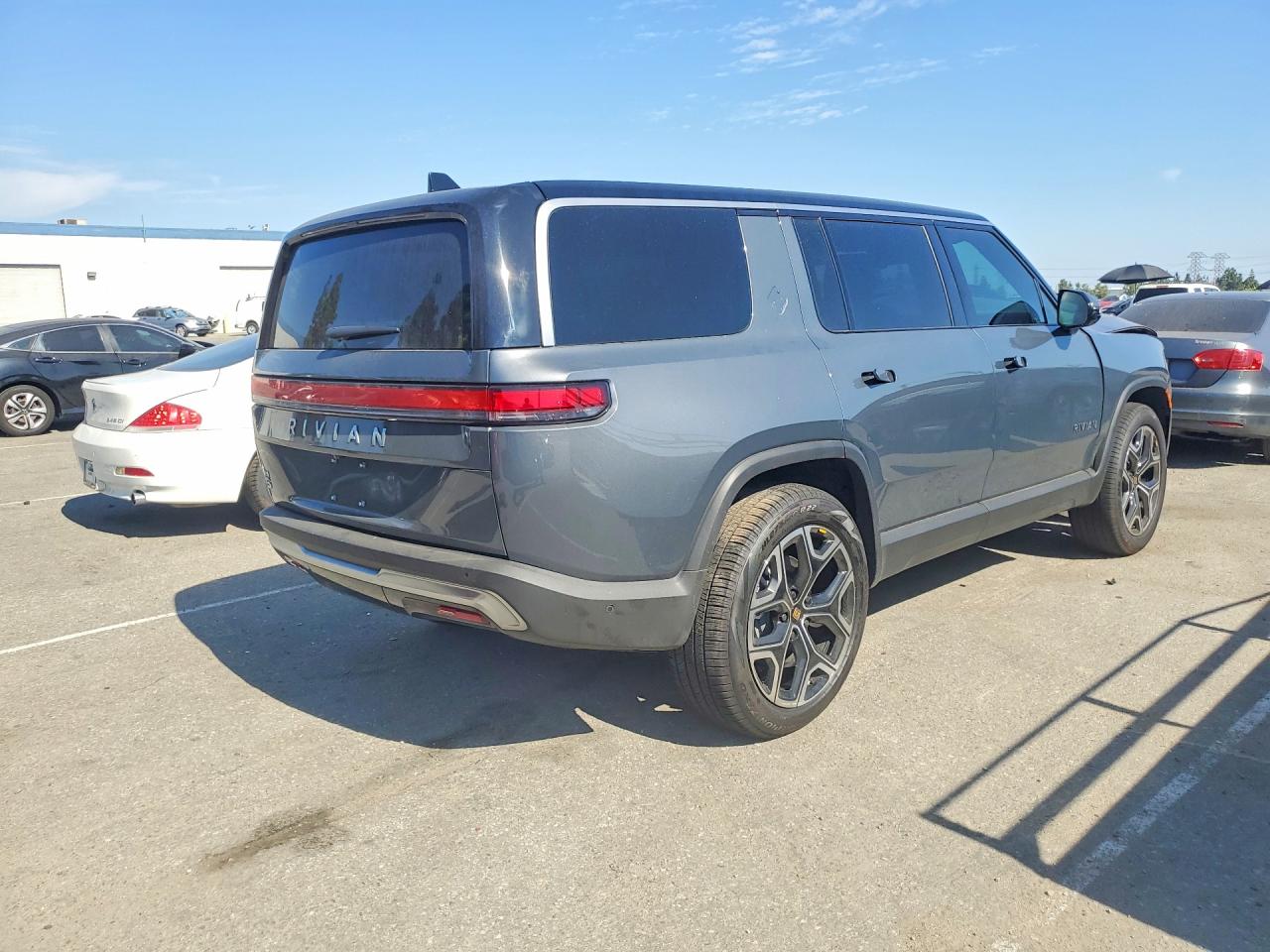 2025 RIVIAN RIS
