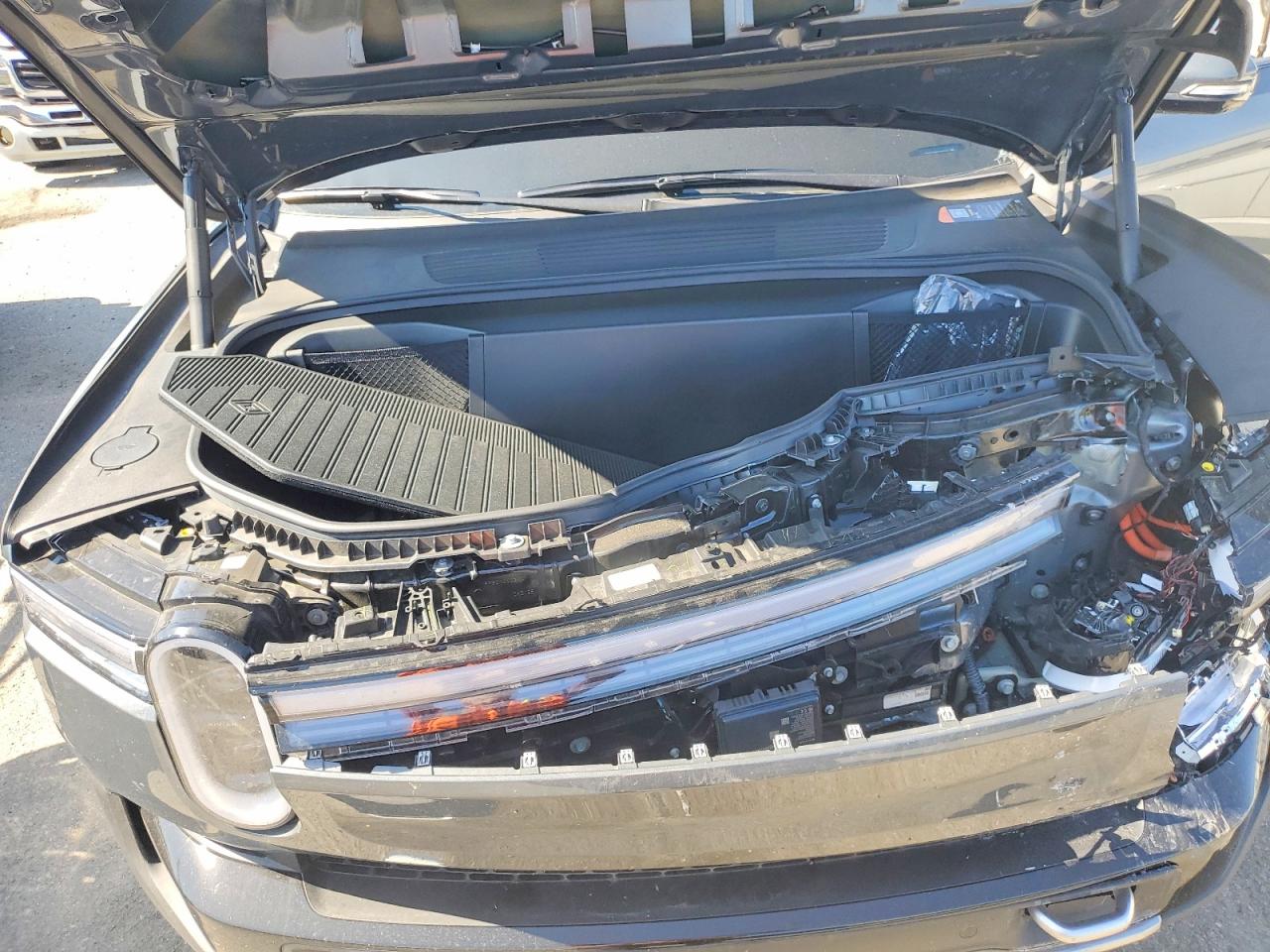 2025 RIVIAN RIS