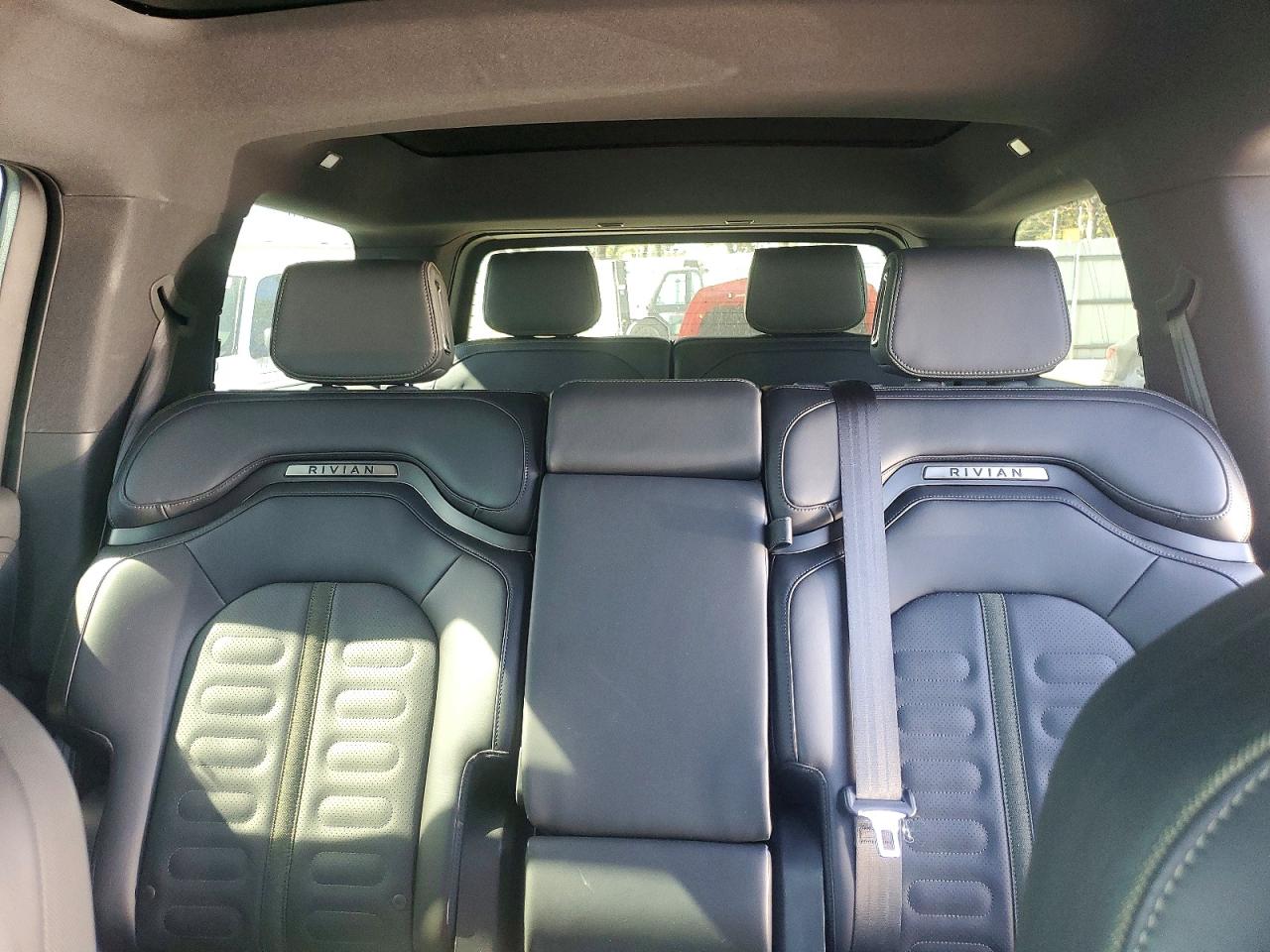2025 RIVIAN RIS