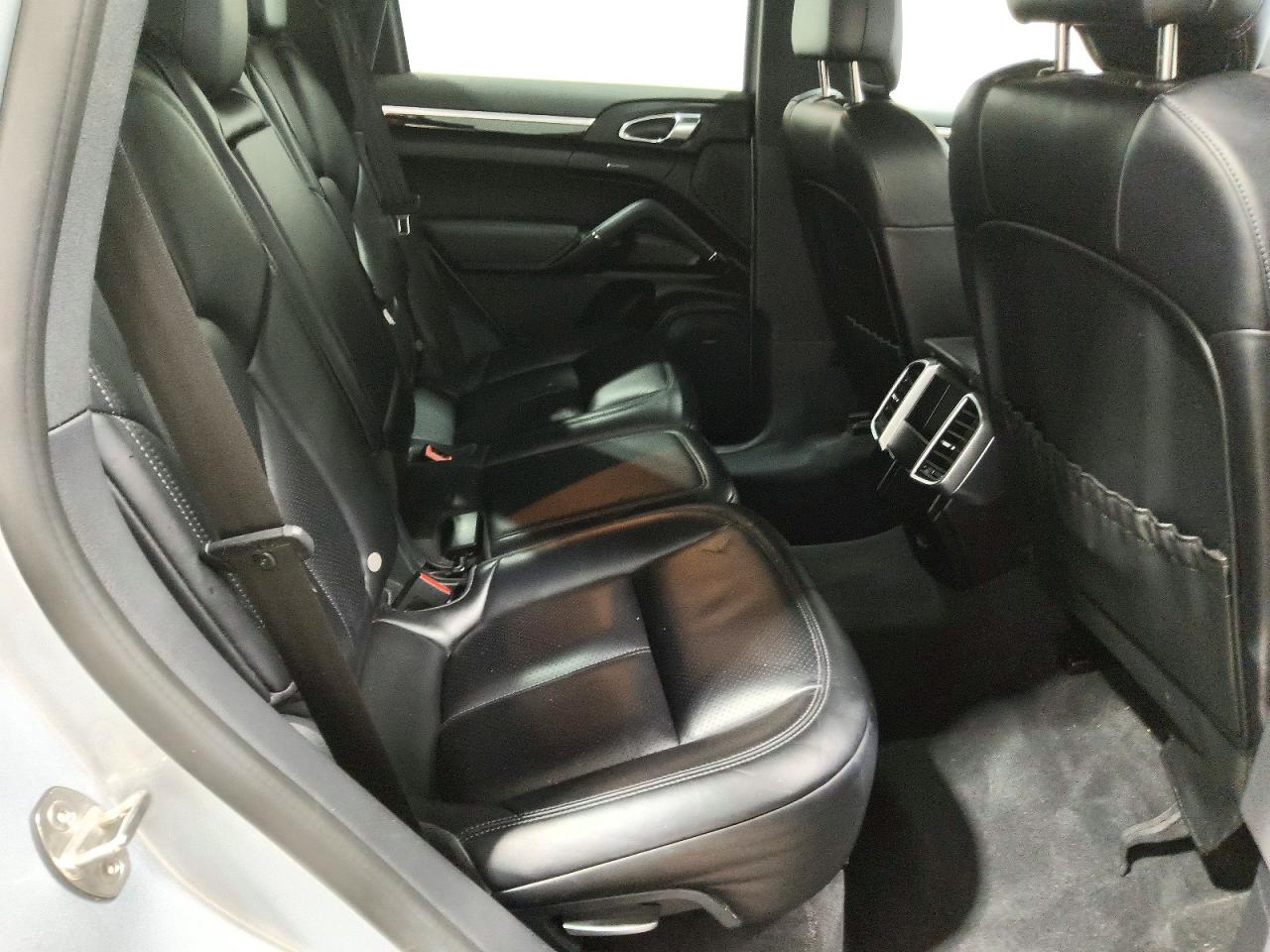 2017 PORSCHE CAYENNE