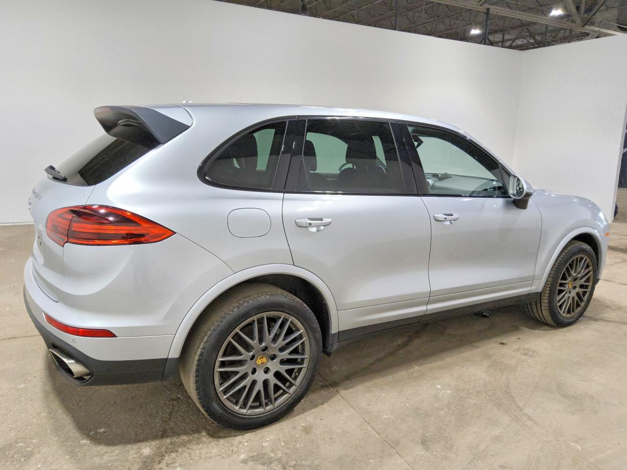 2017 PORSCHE CAYENNE