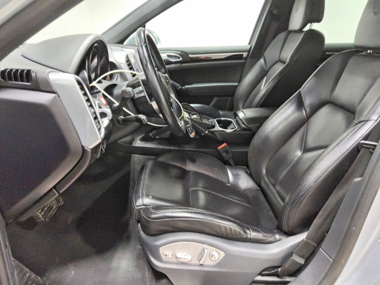 2017 PORSCHE CAYENNE