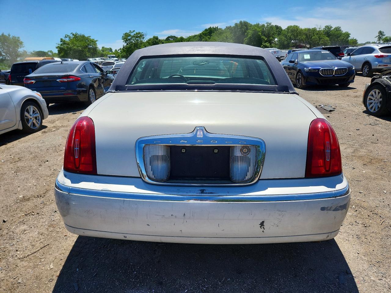 2000 LINCOLN TOWNCAR