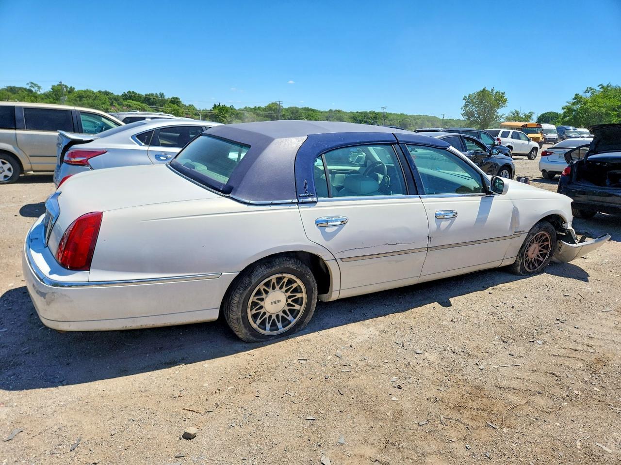 2000 LINCOLN TOWNCAR