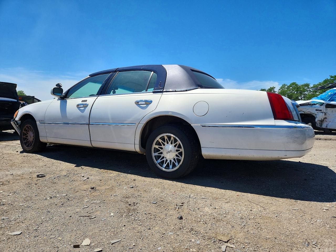 2000 LINCOLN TOWNCAR