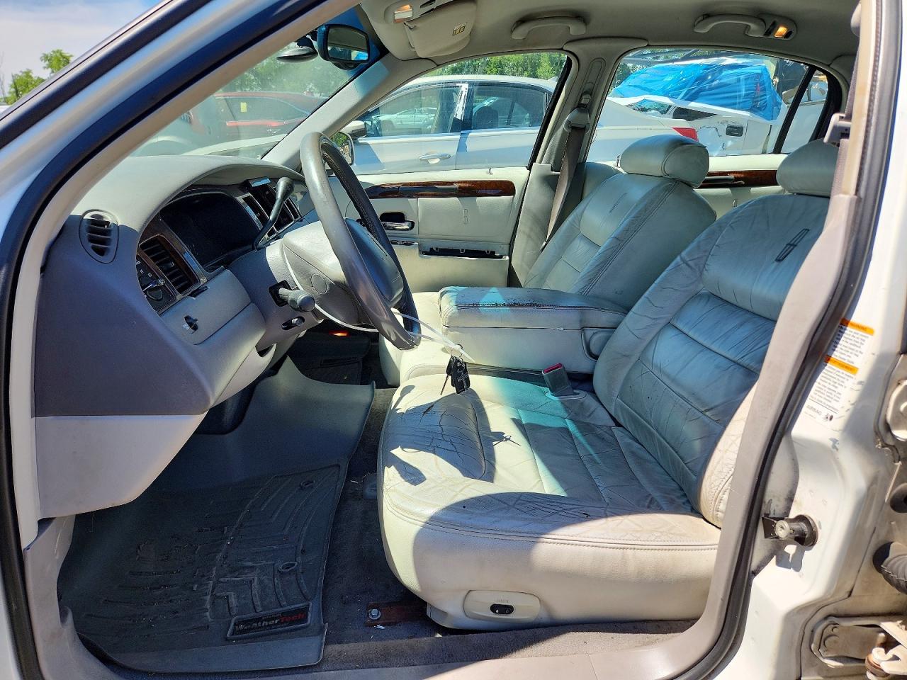 2000 LINCOLN TOWNCAR