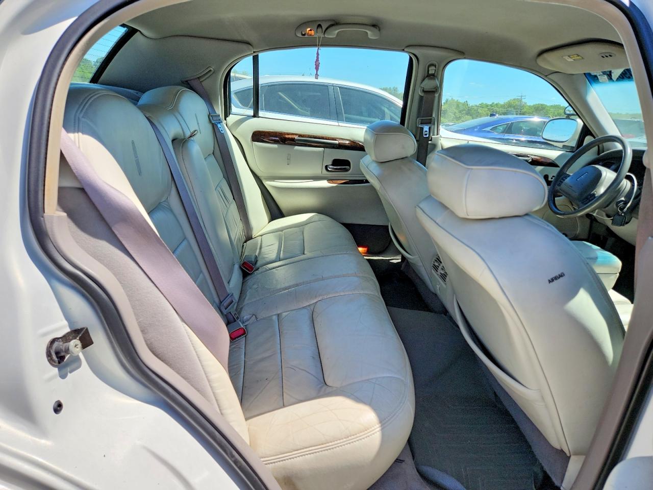 2000 LINCOLN TOWNCAR