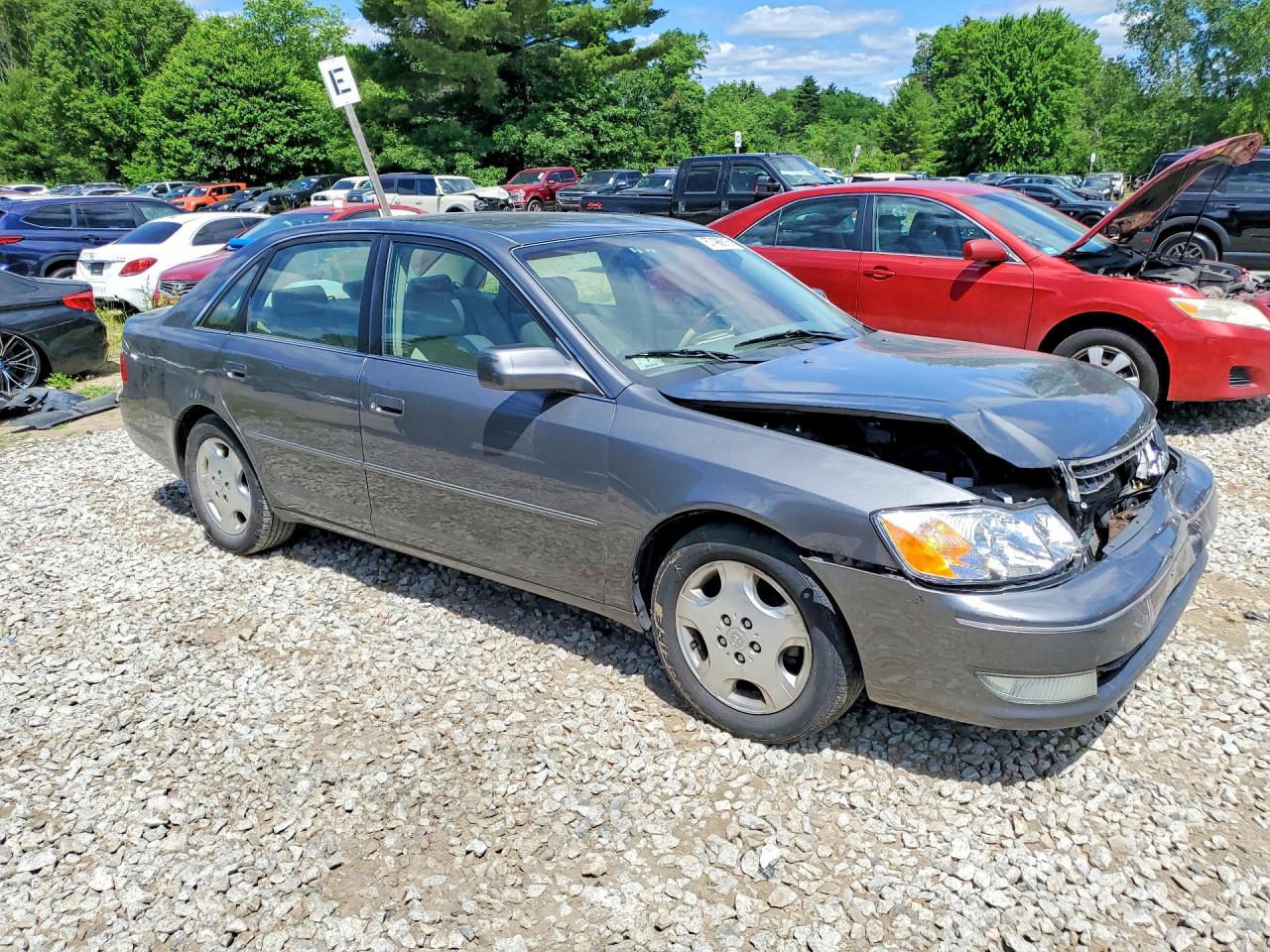 2004 TOYOTA AVALON