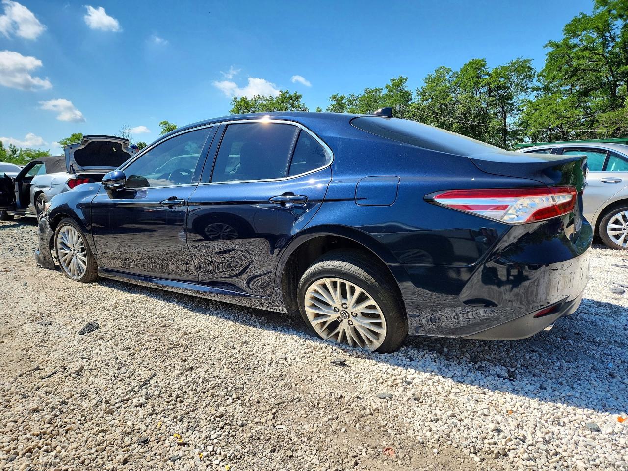 2018 TOYOTA CAMRY