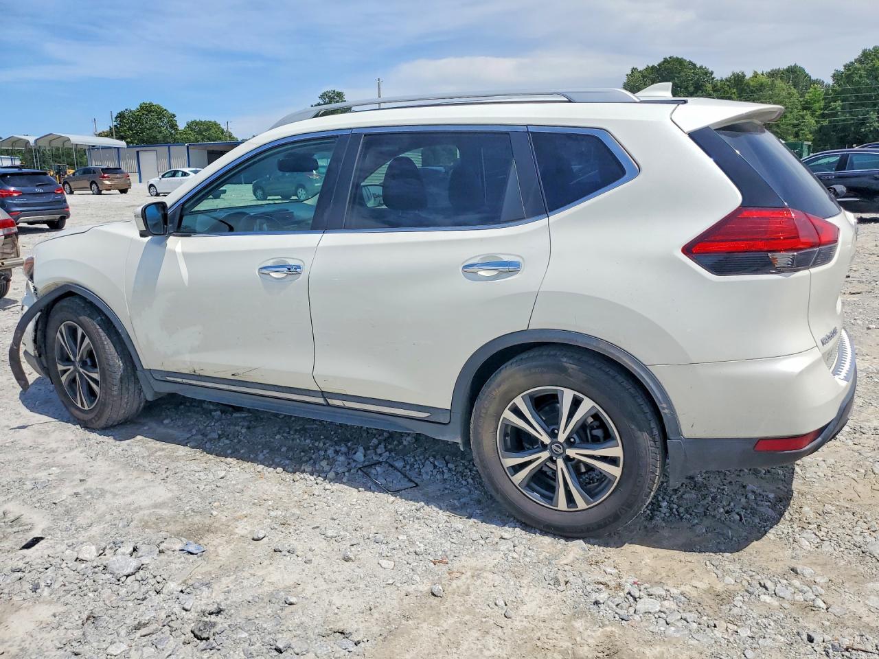 2017 NISSAN ROGUE