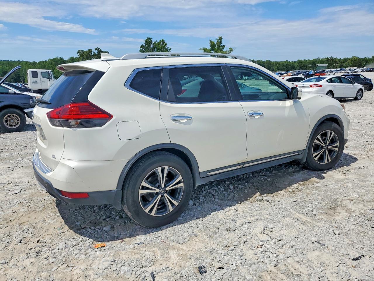 2017 NISSAN ROGUE