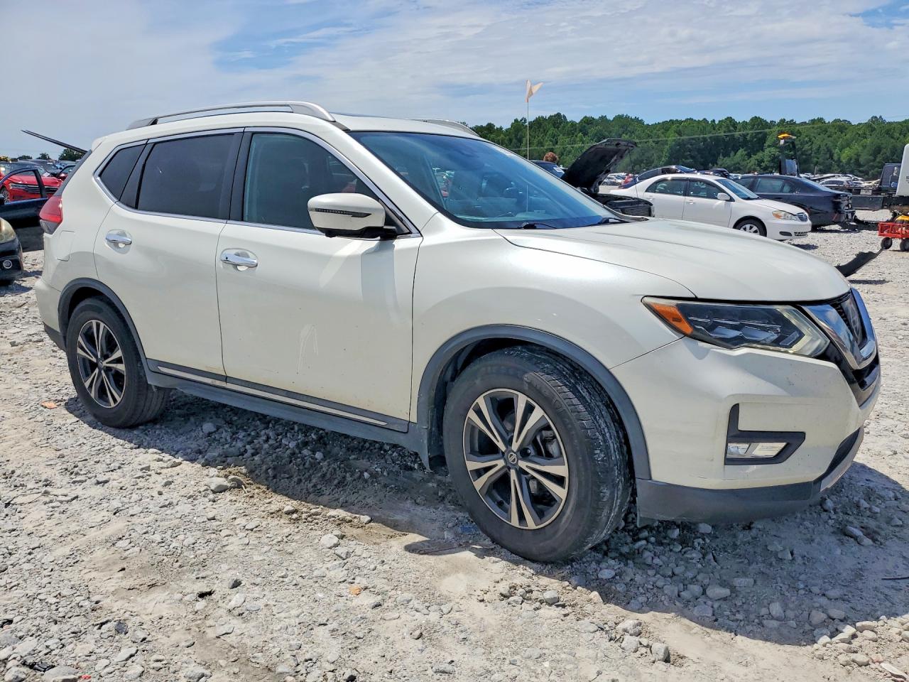 2017 NISSAN ROGUE