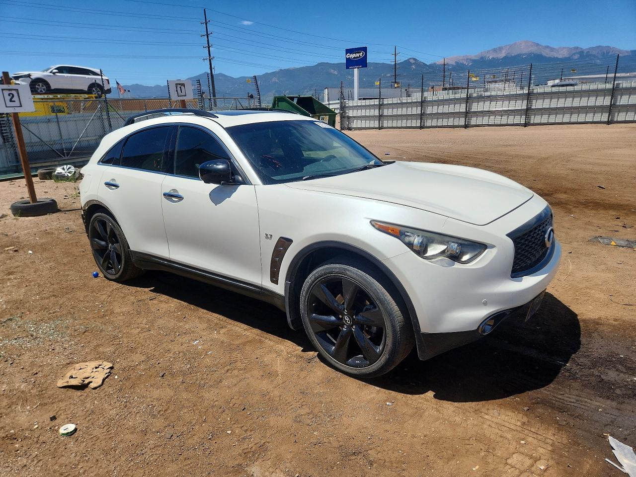 2017 INFINITI QX70
