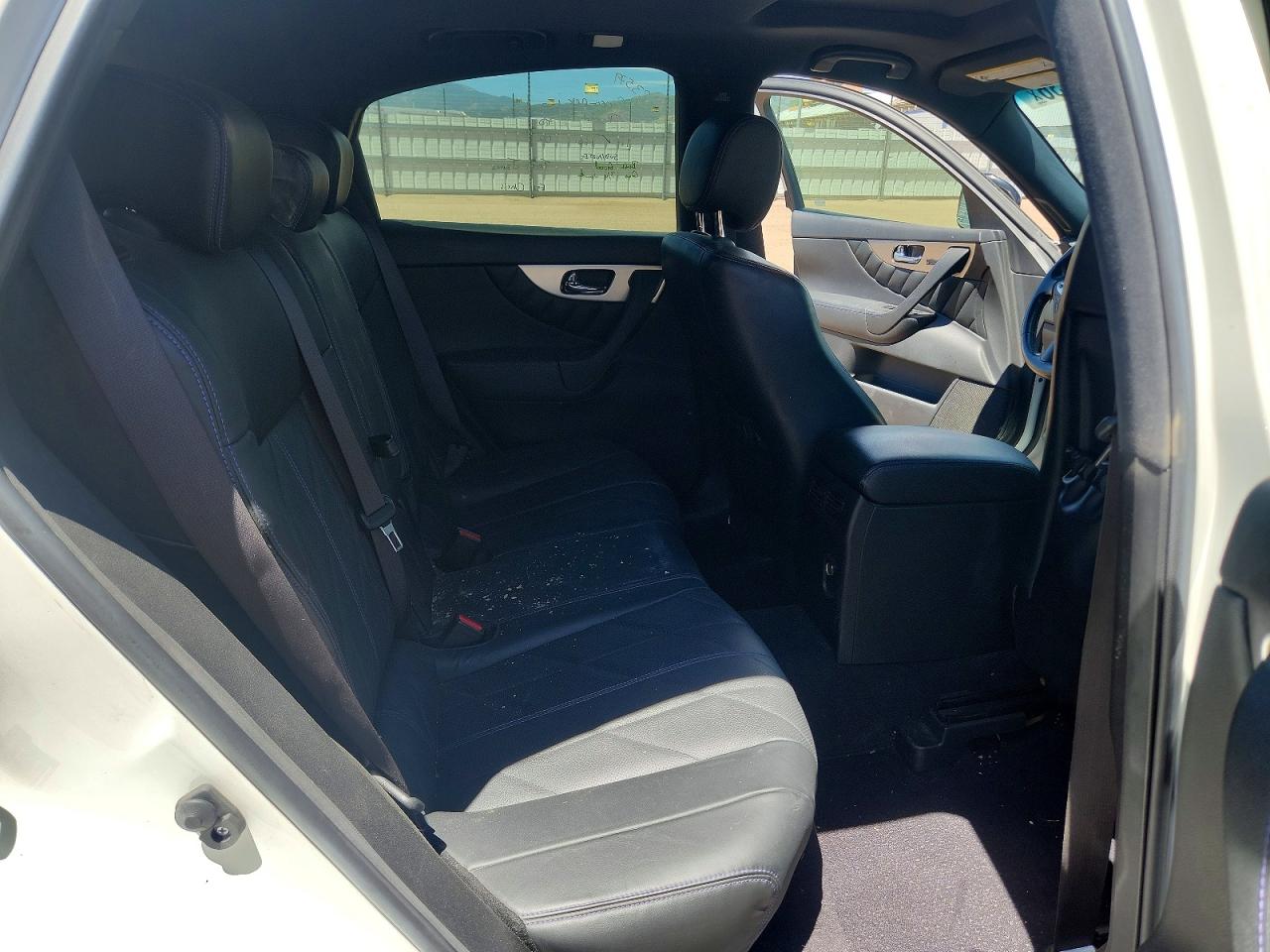 2017 INFINITI QX70