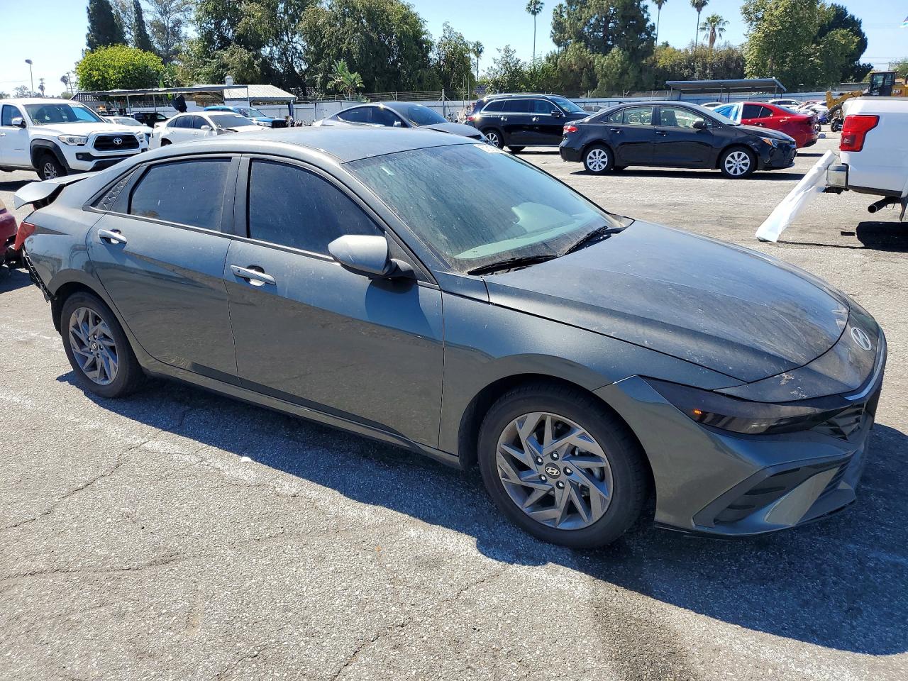 2024 HYUNDAI ELANTRA