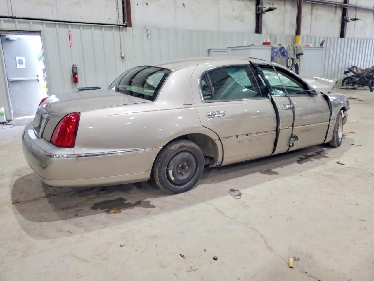2001 LINCOLN TOWNCAR