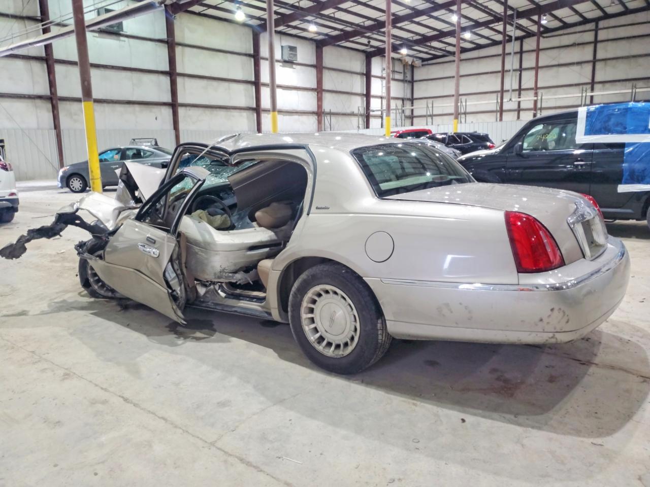 2001 LINCOLN TOWNCAR