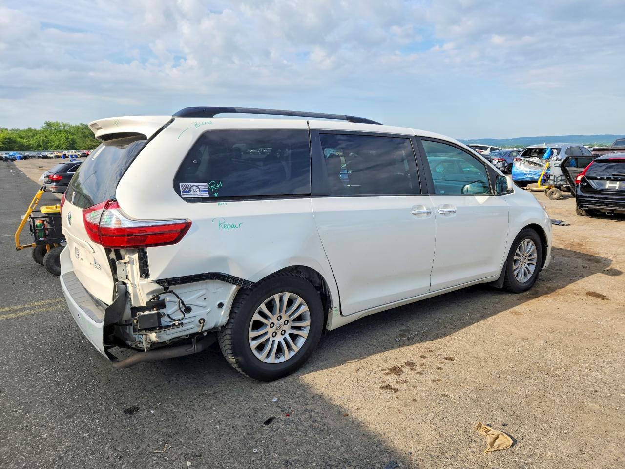 2016 TOYOTA SIENNA