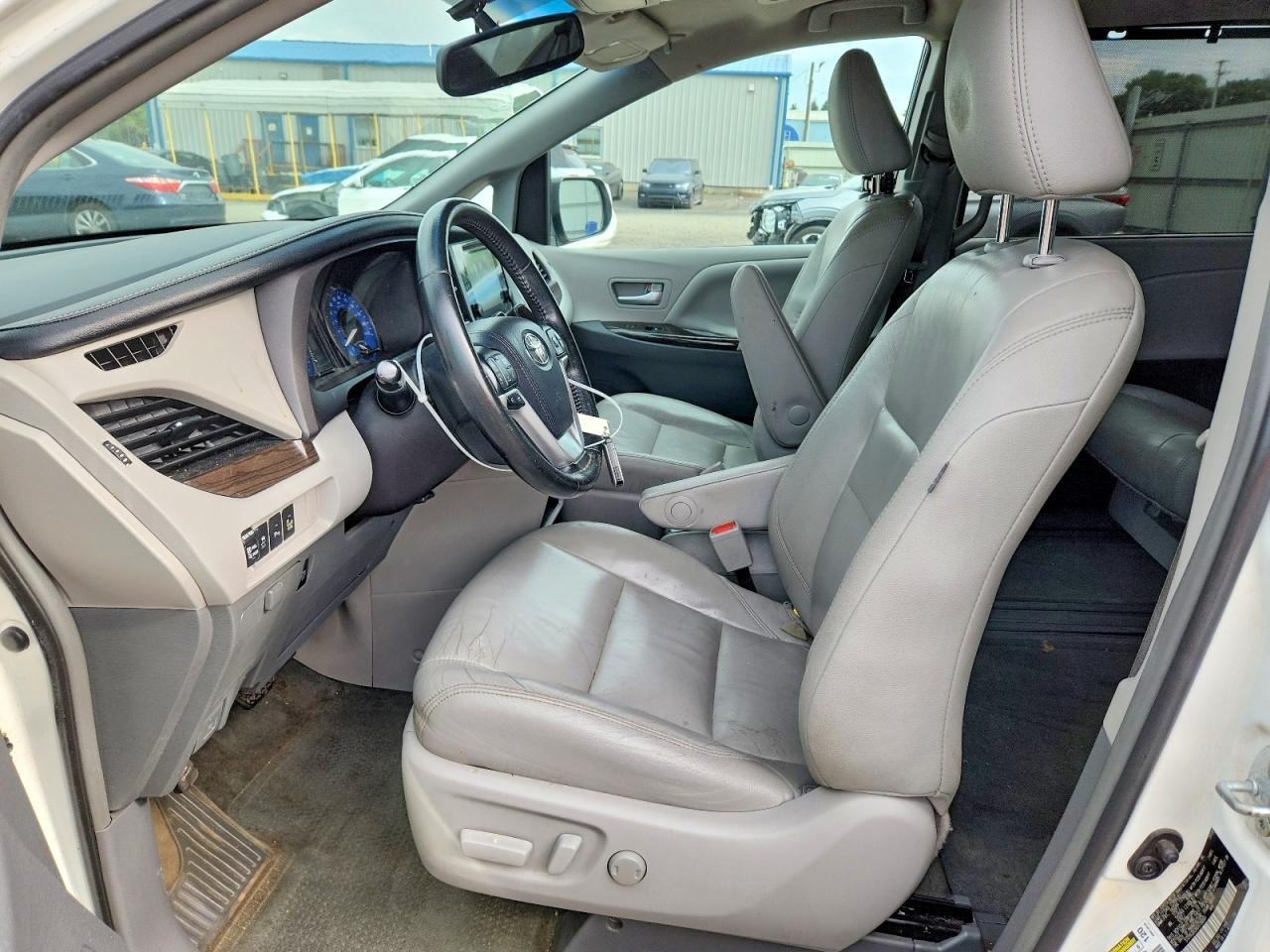 2016 TOYOTA SIENNA