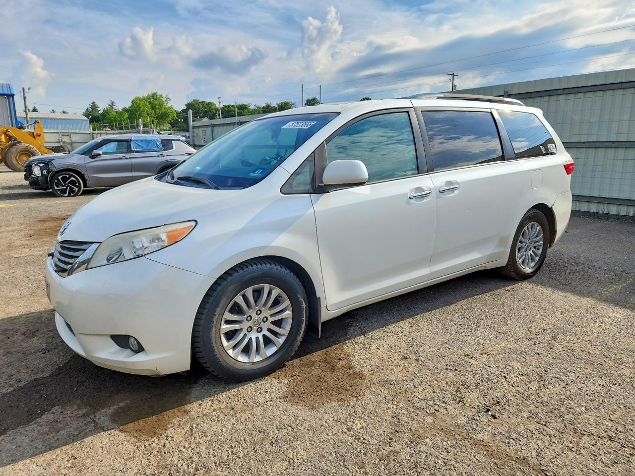 2016 TOYOTA SIENNA