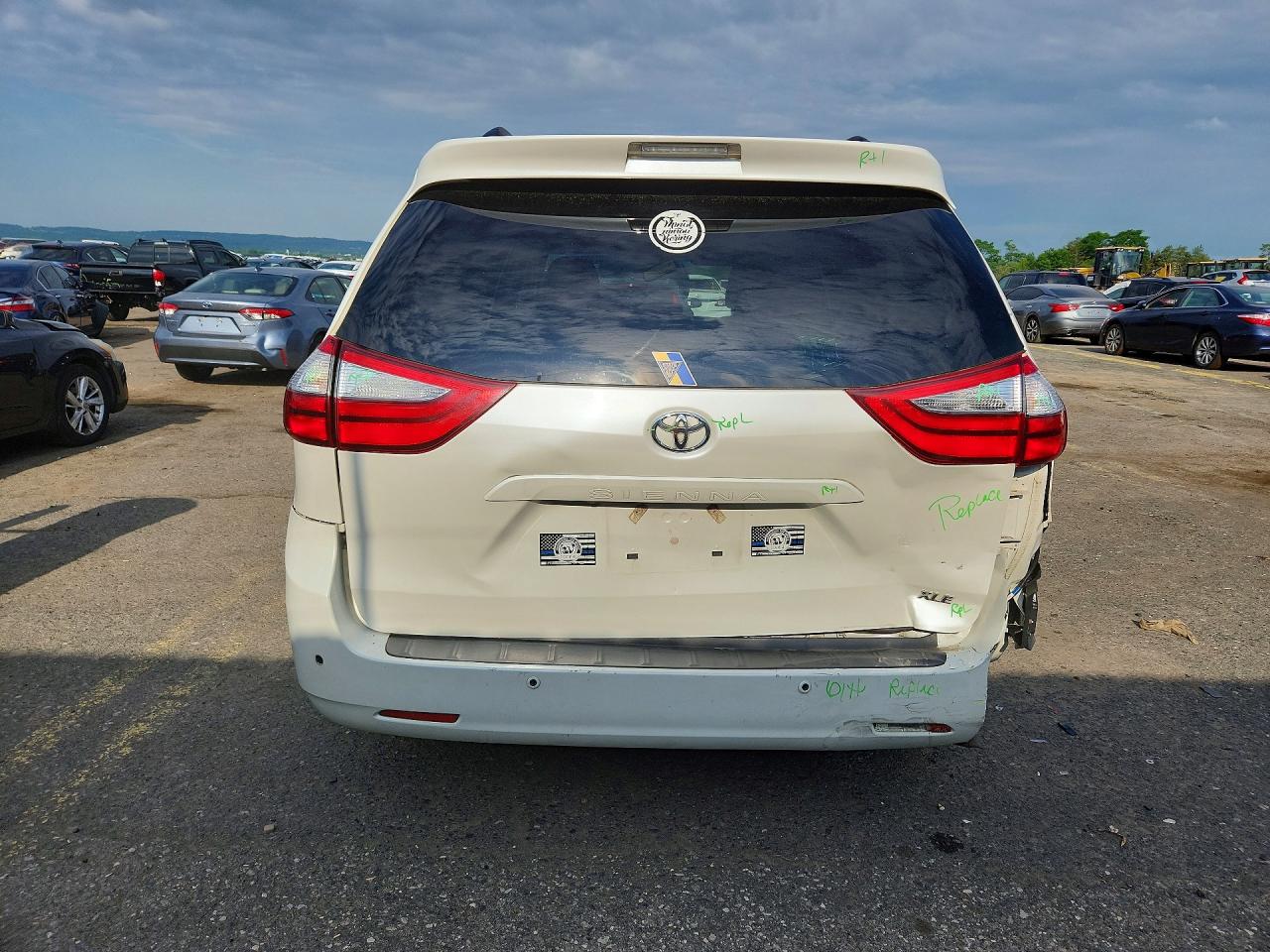 2016 TOYOTA SIENNA