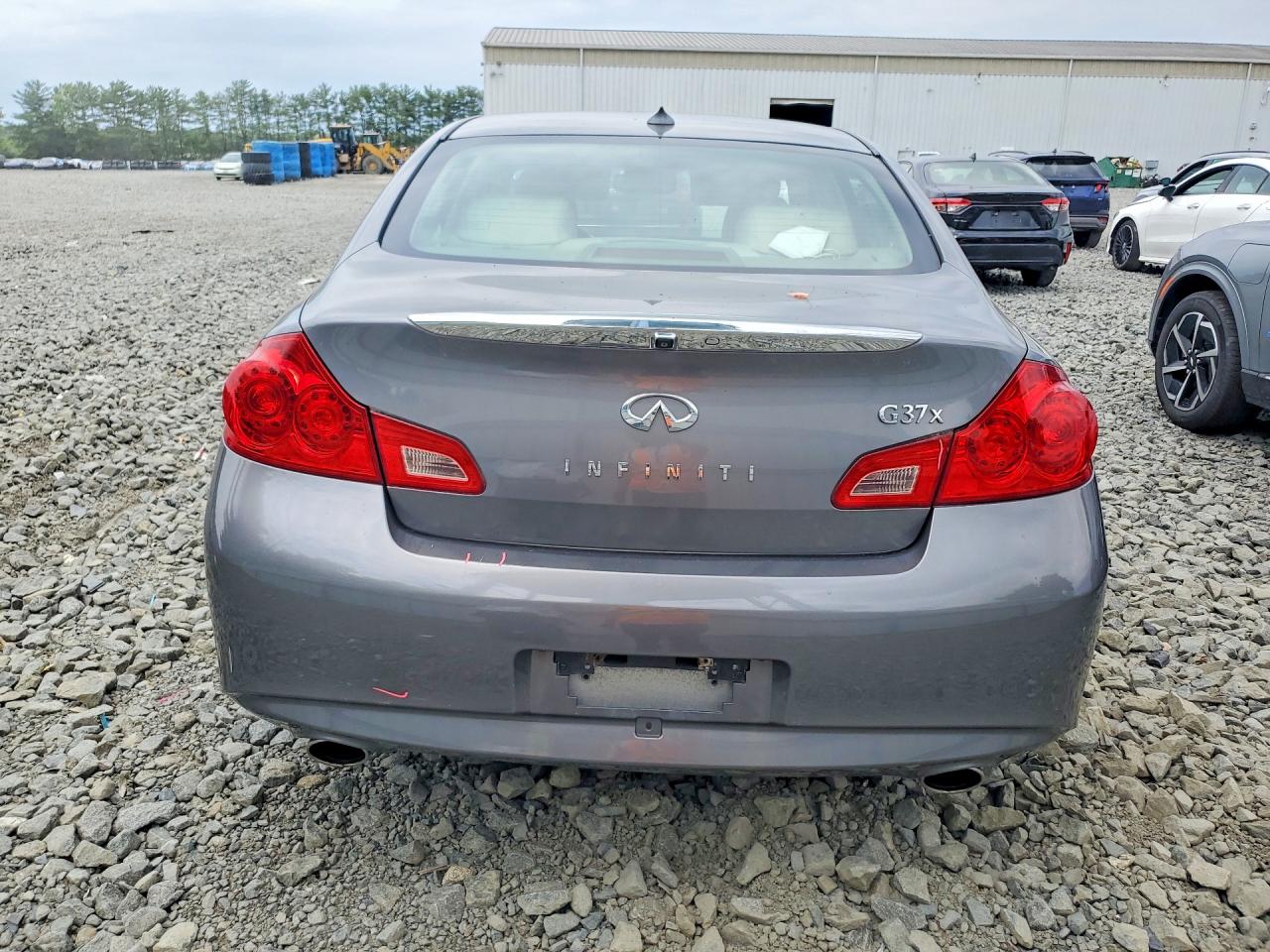 2011 INFINITI G37