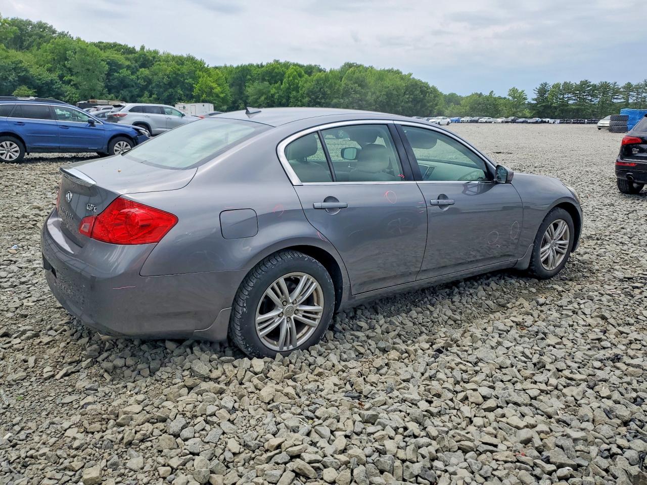 2011 INFINITI G37