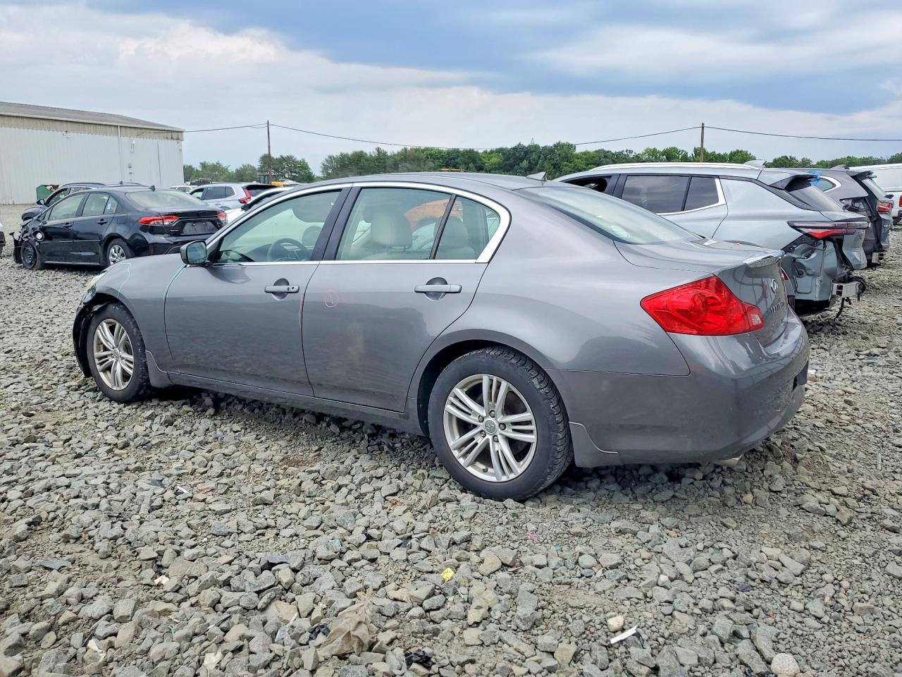 2011 INFINITI G37